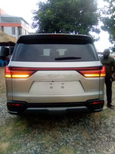 Lexus LX 600