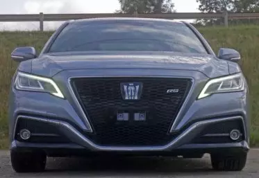 Toyota Crown Royal saloon Hybrid