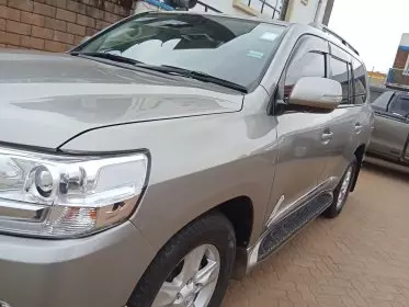 Toyota Landcruiser  V8