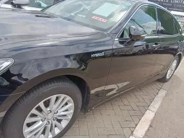 Toyota Crown Royal saloon Hybrid 