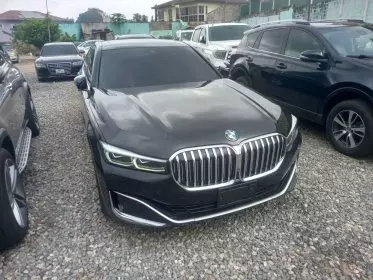 BMW 740