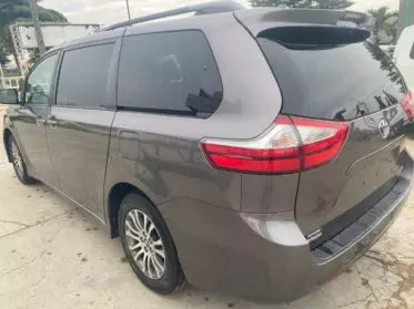 Toyota Sienna
