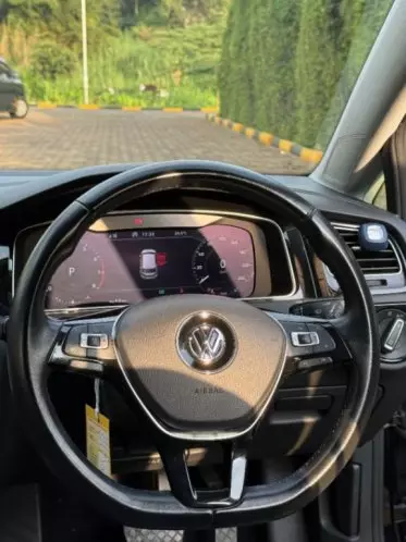 VOLKSWAGEN polo sedadan trend  ba ess