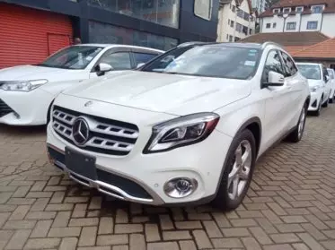 Mercedes-Benz GLA 220