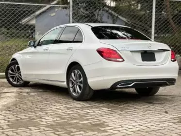 Mercedes-Benz C220