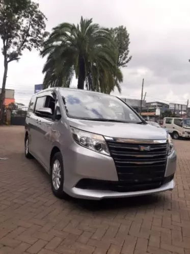 Toyota Noah Hybrid