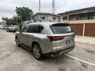 Lexus LX 600