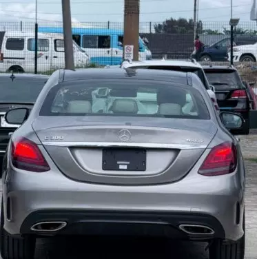 Mercedes-Benz C 300