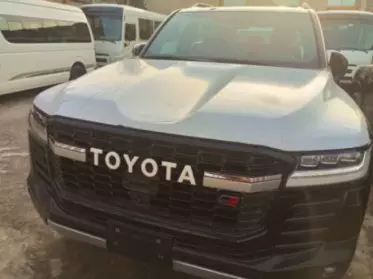 Toyota Landcruiser 300 GXR