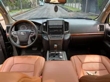 Toyota Landcruiser  V8