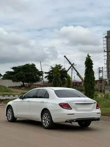 Mercedes-Benz E 300