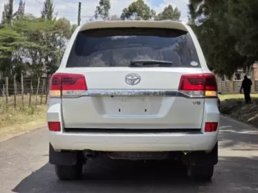 Toyota Land Cruiser V8