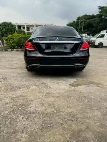 Mercedes-Benz E 300