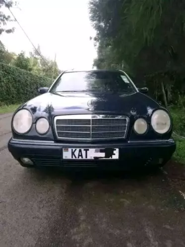 Mercedes-Benz E200