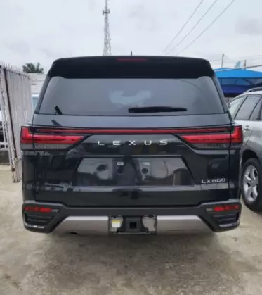 Lexus LX 600