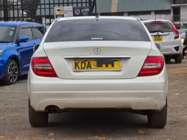 Mercedes-Benz C200