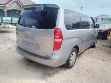 Hyundai H-1 Starex