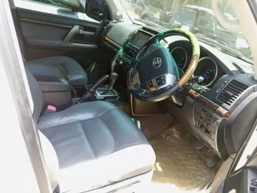 Toyota Landcruiser  V8