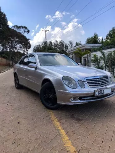Mercedes-Benz E 200