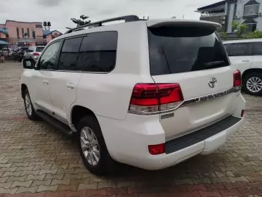 Toyota Land Cruiser V8