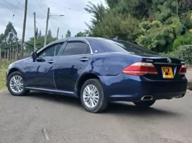 Toyota Crown Royal saloon 