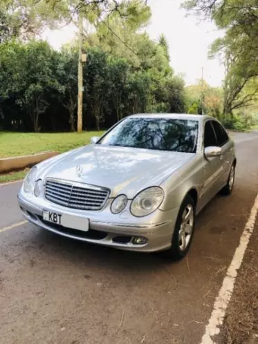 Mercedes-Benz E200