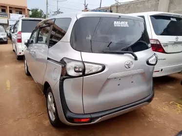 Toyota Sienta Hybrid