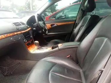 Mercedes-Benz E200