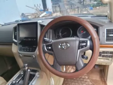 Toyota Land Cruiser V8