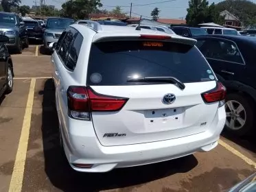 Toyota Fielder hybrid 