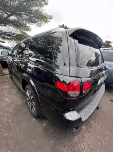 Toyota Sequoia