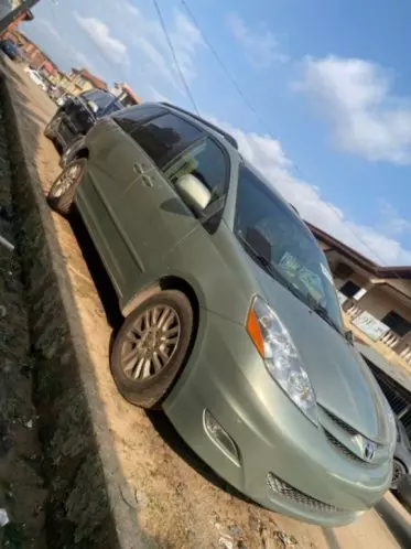 Toyota Sienna