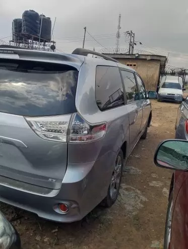 Toyota Sienna