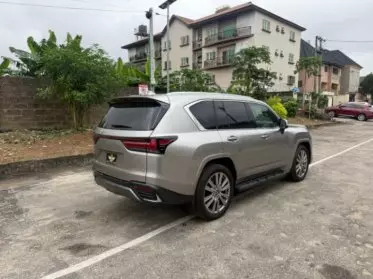 Lexus LX 600