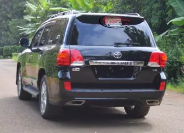 Toyota Land Cruiser V8