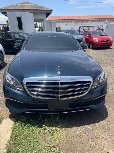 Mercedes-Benz E 300