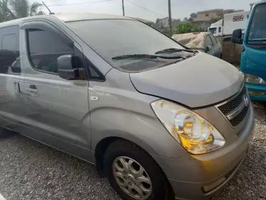 Hyundai H-1 Starex