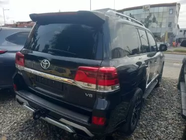 Toyota Land Cruiser V8