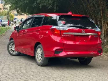 Honda Fit shuttle hybrid