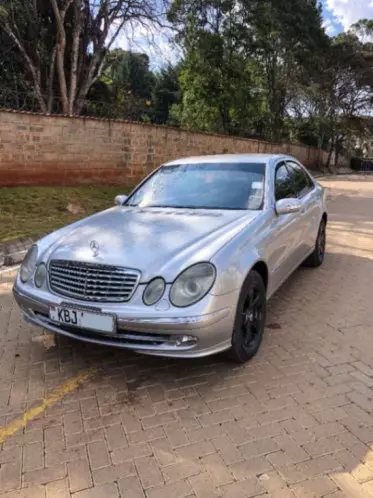 Mercedes-Benz E 200