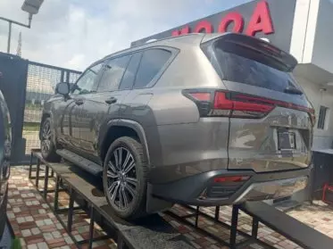 Lexus LX 600