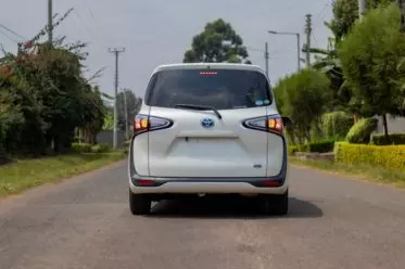 Toyota Sienta Hybrid