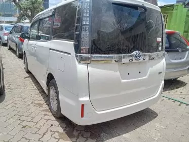 Toyota Voxy Hybrid