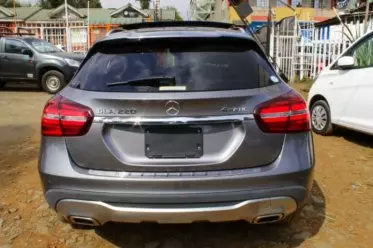 Mercedes-Benz GLA 220