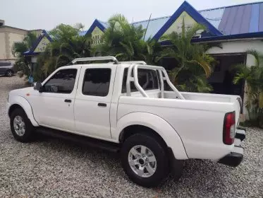 Nissan NP 300