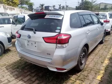 Toyota Fielder hybrid 