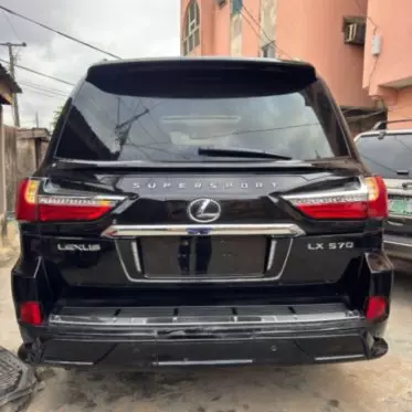 Lexus LX 570