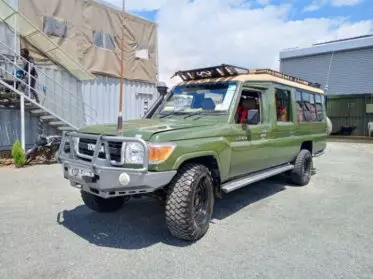 Toyota Land Cruiser 76 hard Top (9 Seater)