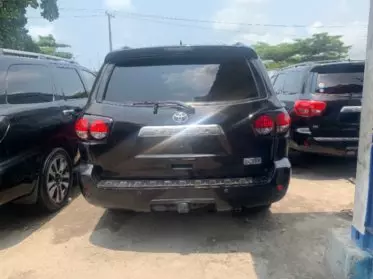Toyota Sequoia