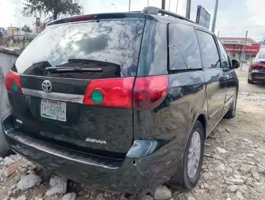 Toyota Sienna